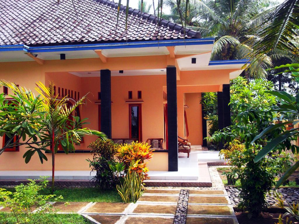 Ragha Homestay Batukaras Buitenkant foto